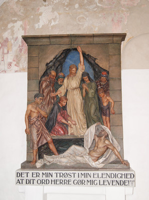 Relief med kalkmaleri